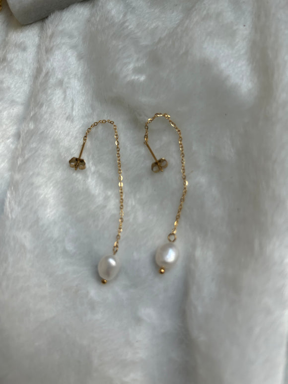 Chain pearly studs