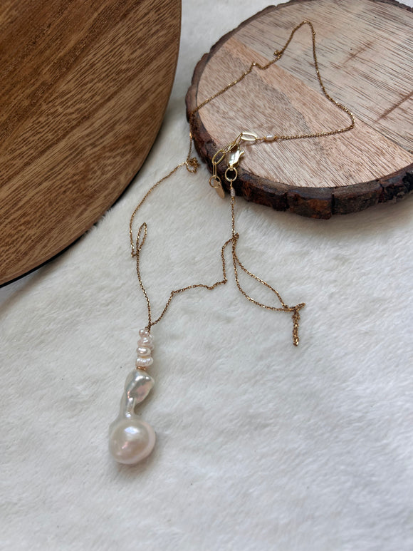 Baroque long necklace
