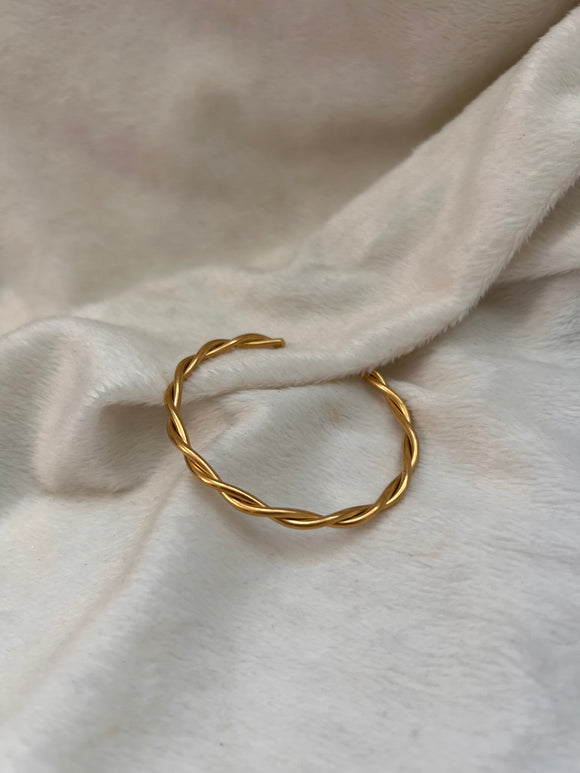 Twist bangle