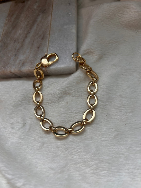 Oval bracelet