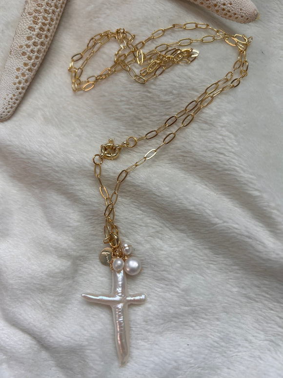 La Cruz long necklace