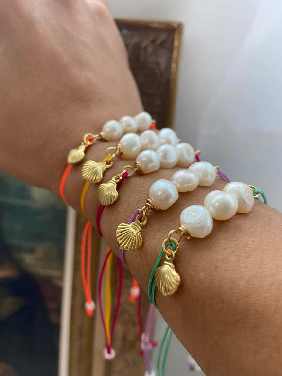 Pearly shell bracelet
