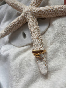 Hug pearly ring