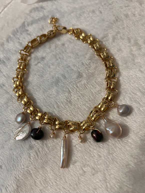 Perfect pearly choker