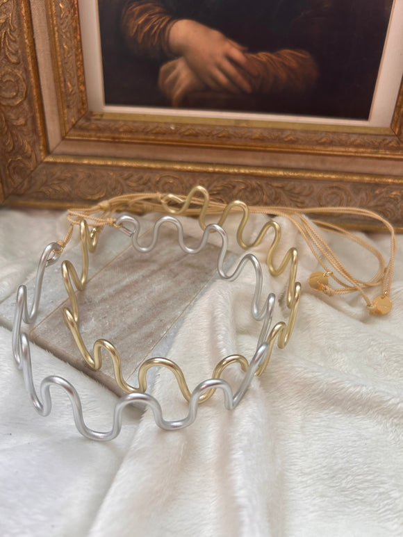 Olas cuff choker