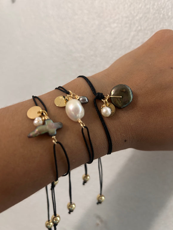 Pearly black bracelets