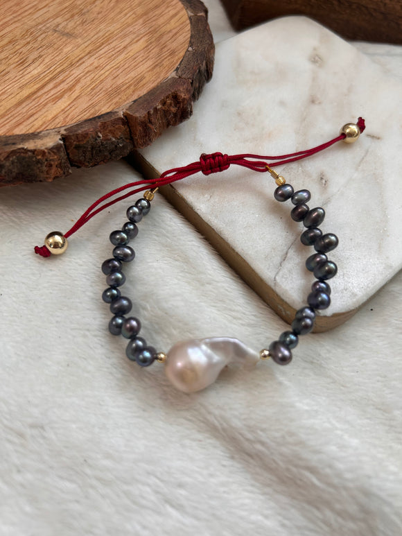 Gray freshwater bracelet