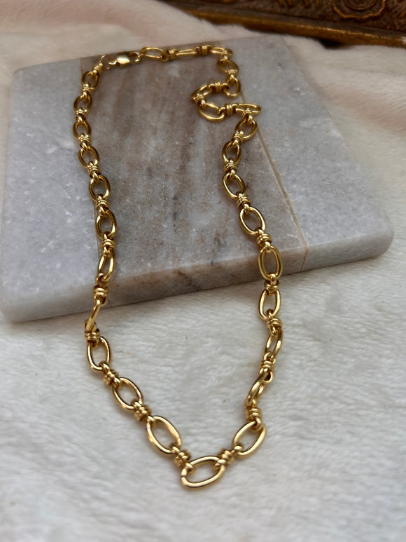 Medium shiny chain