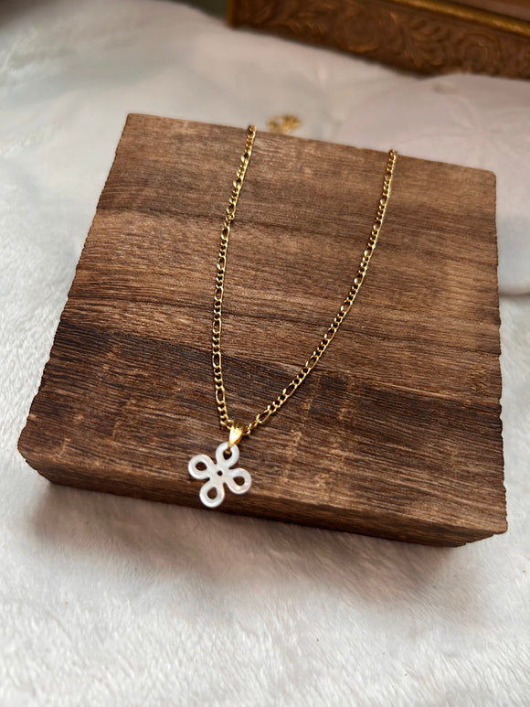 Trebol necklace