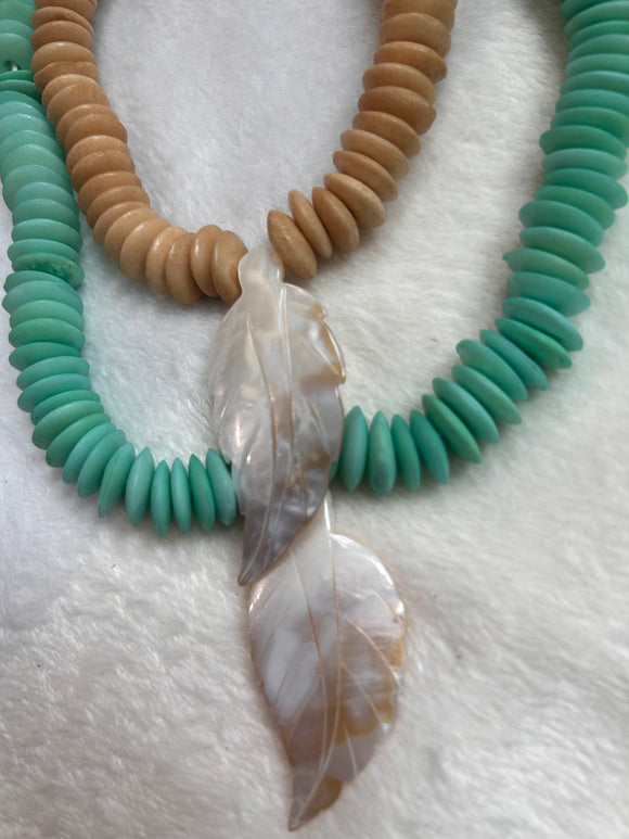 Chunky leaves necklace
