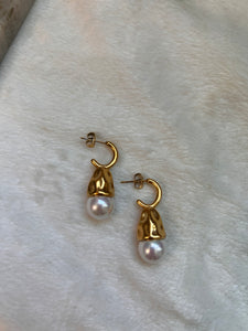 Pearl falling hoops